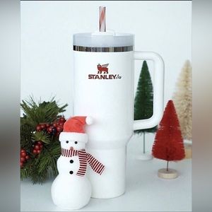 New In Hand STANLEY H2.0 MISTLETOE TWIST LIMITED EDITION 40oz QUENCHER TUMBLER